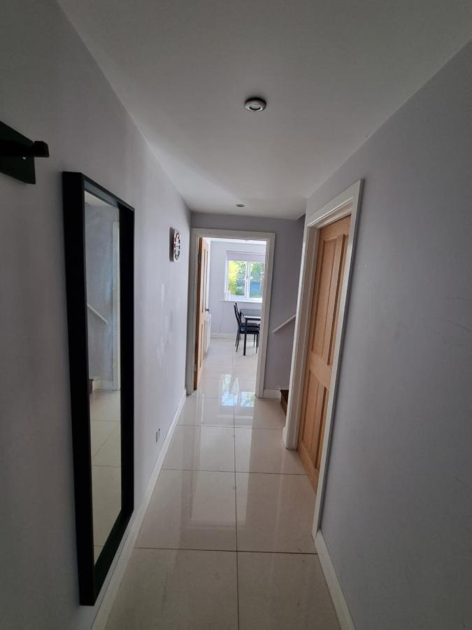 Single Room With En-Suite Shower Room In Zone 1 Лондон Екстериор снимка