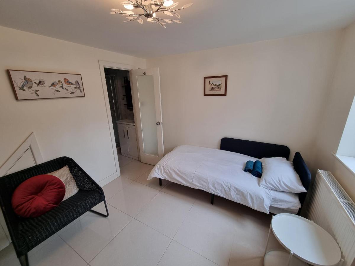Single Room With En-Suite Shower Room In Zone 1 Лондон Екстериор снимка