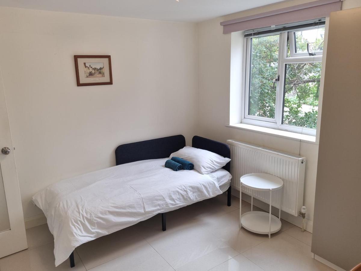 Single Room With En-Suite Shower Room In Zone 1 Лондон Екстериор снимка